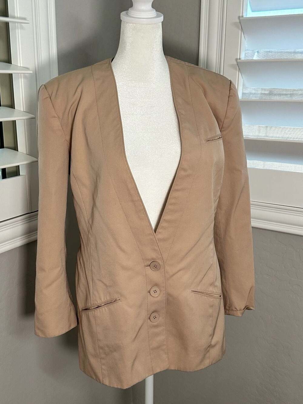 Louis Féraud Blazer Size US 8 Tan Collarless Long Sleeve